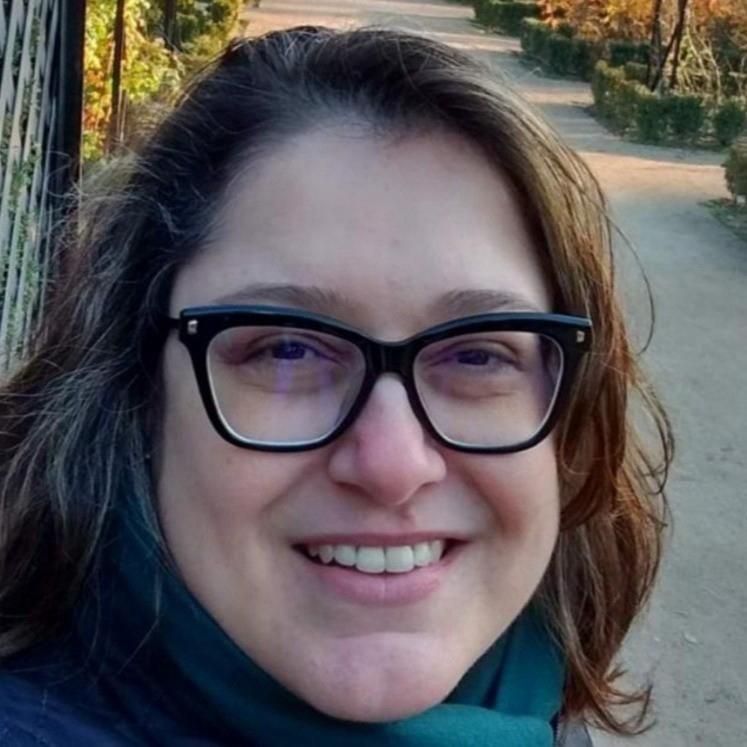 Dr. Cláudia Razzino